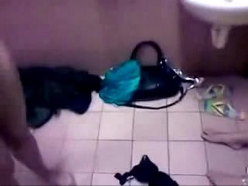 Amateur FFM Threesome in the toilet