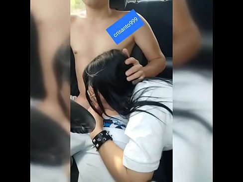 Linda Putica Me da Una Mamada Mientras iba en el auto.