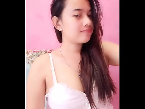 Teen girl showing her boobs
