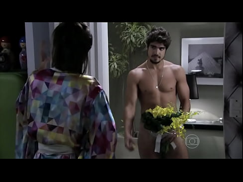 Caio Castro nu em "Amor à Vida"