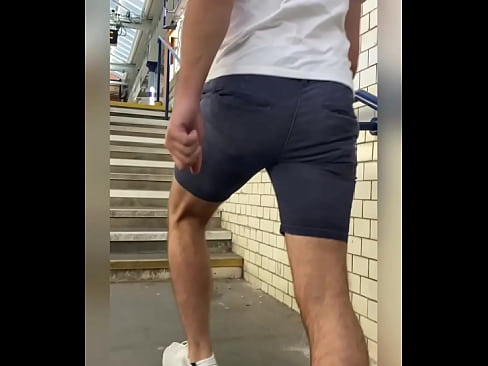 Close fit shorts strong legs