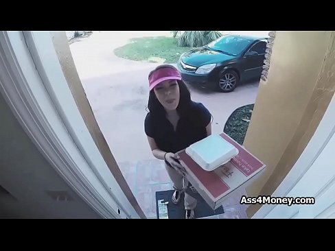 Pizza delivery babe sucks cock for extra cash