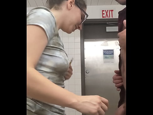 ShleenQueen fails at getting fucked in a rest stop bathroom