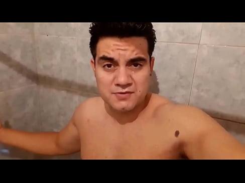 HOT SHOWER WITH YURI GAÚCHO