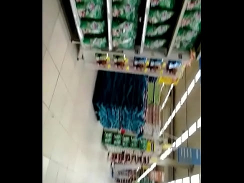 gostosa no supermercado