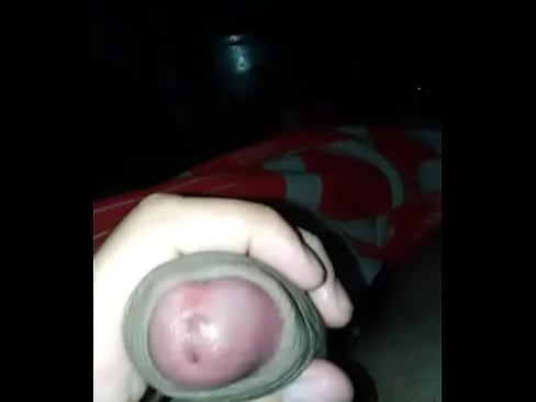 Hombre cachondo con pene duro