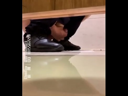 Blowjob en el baño