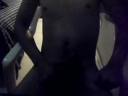 chico masturbandose en la webcam