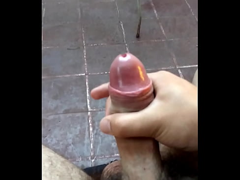 Mi pene en el patio