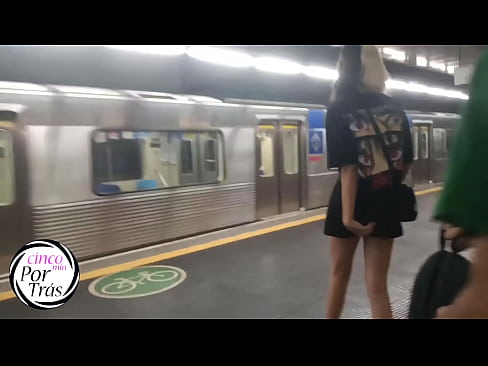 Fotos nua no metrô de São Paulo? Ta tendo pai!