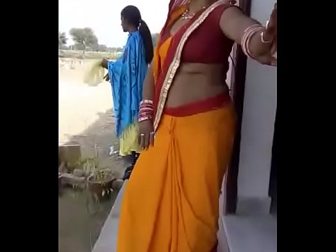 dancing aunty navel exposing