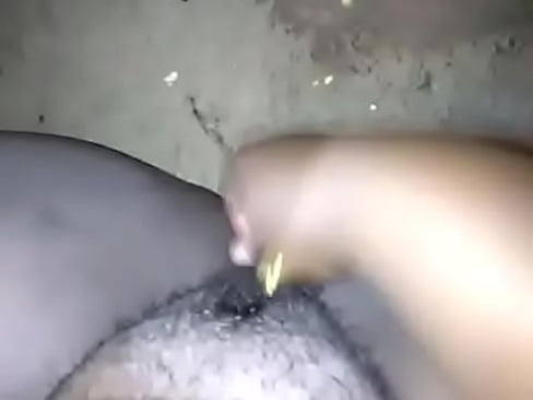 BBW Ebony playing wit her wet pussy