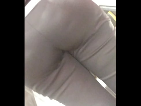 nice ass on escalator