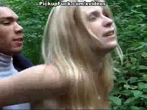 outdoor fuck for a sexy blonde