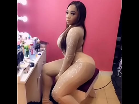 SLAY QUEEN MOESHA BODUONG SHAKING HER ASS FOR THE VIEWERS