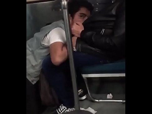 sucking on the subway  [ https://brasilselvagens.blogspot.com.br/ ]