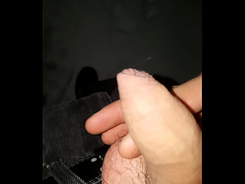 Small uncut boy pissing