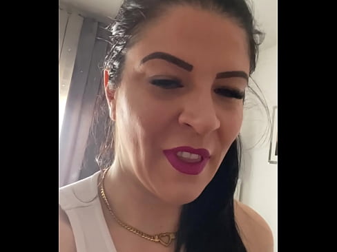 Milf face farting a lot and loud