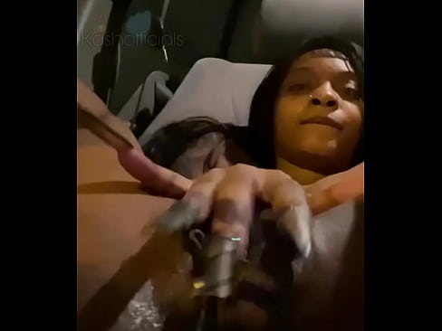 KashOfficials rubbing her clit to cum in the car