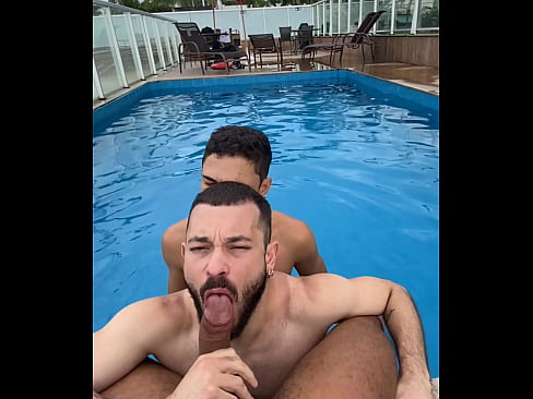 MINEIROS FUDENDO A3 NA PISCINA