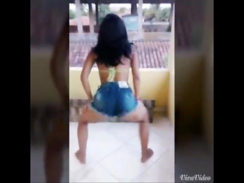 Novinha gostosa dançando funk