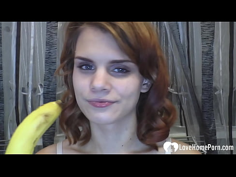 Brunette babes show's her sucking skills on banana