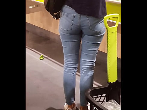 Nice ass in a supermarket