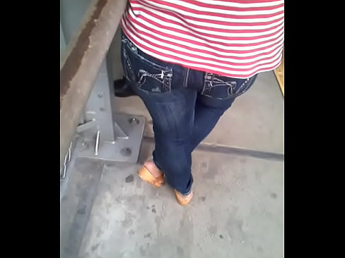 ESTA VIEJA DE CULO RICO DEL METRO