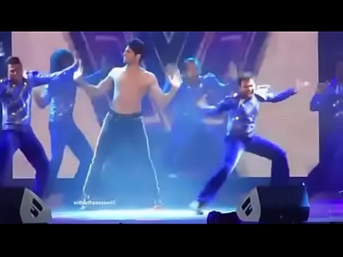 Siddharth Malhotra Shirtless Dance on Stage