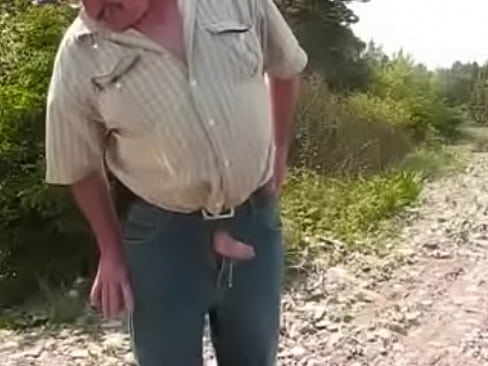 MEU TIO BATENDO PUNHETA NO CAMINHO DA ROÇA