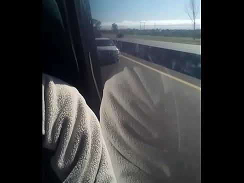 Acariciando la Polla en la Autopista