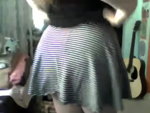 Busty girl shaking her ass for the camera