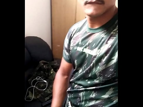 militar avntureiro no trabalho