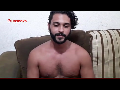 Ator pornô brasileiro participa de  entrevista caliente l   vídeos completos em UNSBOYS.