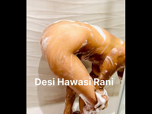 Desi Hawasi Rani shower time