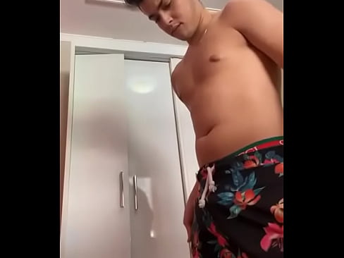 Irmão Paiva batendo uma