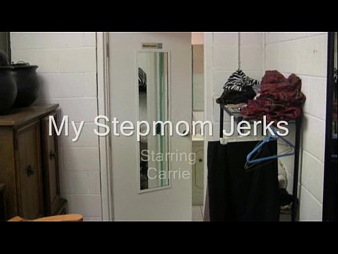 Carrie Moon - My Stepmom Jerks