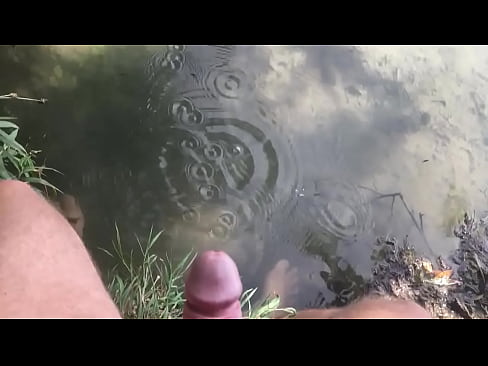 cumming outdoor into the lake