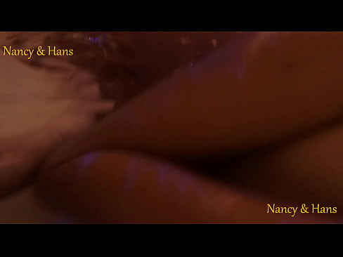 En la bañera de burbujas. Relax de Hans y Nancy.
