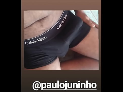 Novinho dotado pegando no pau