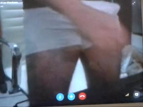 Hombre casado muestra por webcam