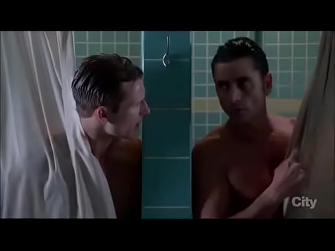 Scream Queens - Chad e Dr. Brock take a shower