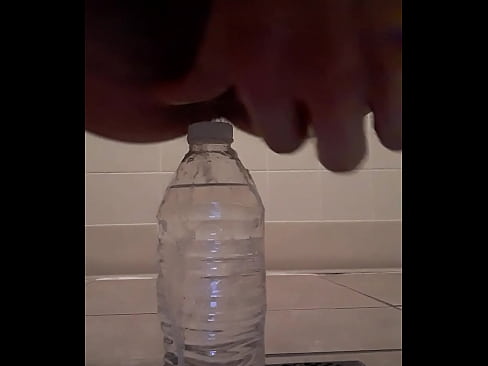 I ride a bottle of water while I cum