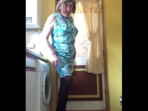 Transvestite dresses at home, indoor & outdoors !