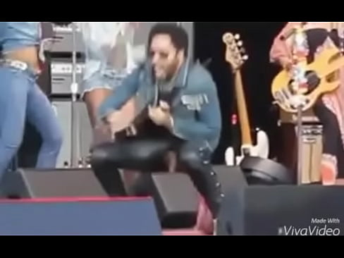 Lenny Kravitz pelado em show