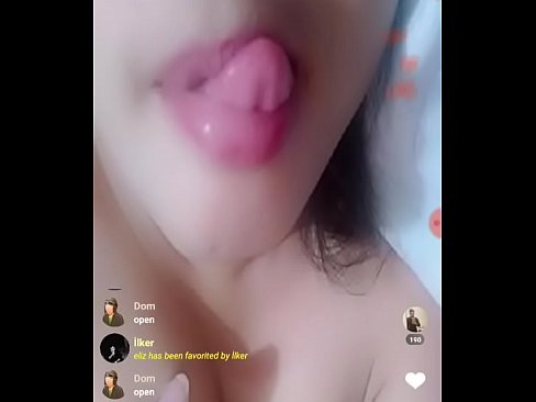 Filipino babe on heat showing beautiful tits on webcam