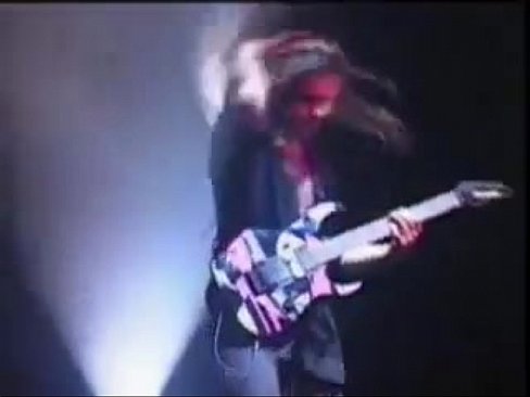 John Petrucci fingerbags the guitar