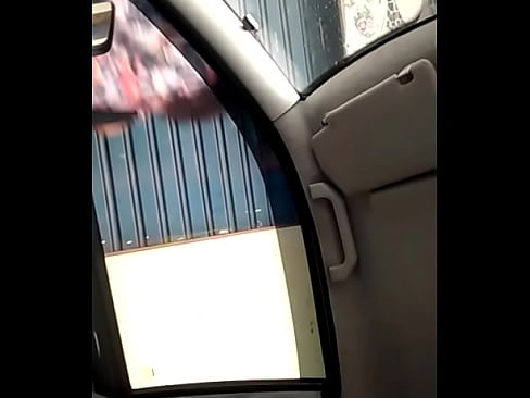 punheta em carro estacionado