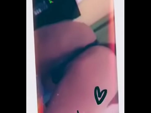 Fat pussy girl shaking ass