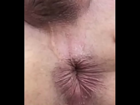 GIVING MY ASSHOLE A GOLDEN SHOWER UP CLOSE